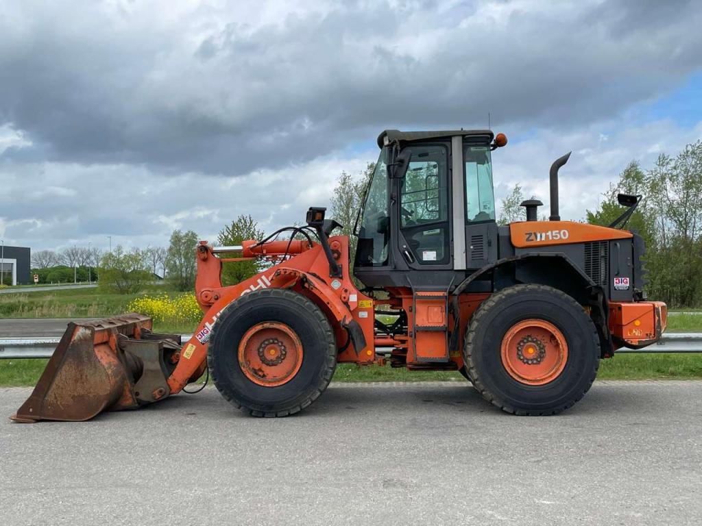 Hitachi ZW150 Foto 1
