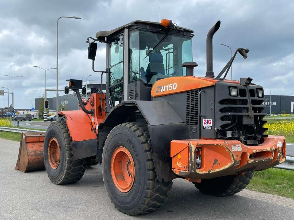 Hitachi ZW150 Foto 3