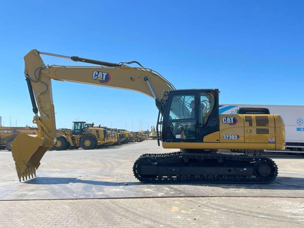 Caterpillar 323D3 Foto 1