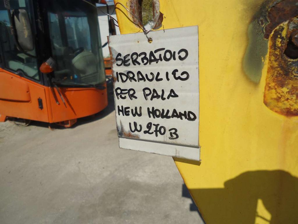 Serbatoio olio idraulico per New Holland W270B Foto 5