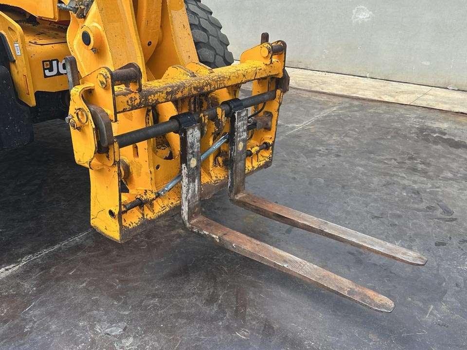 JCB AGROPLUS 560-80 Foto 9