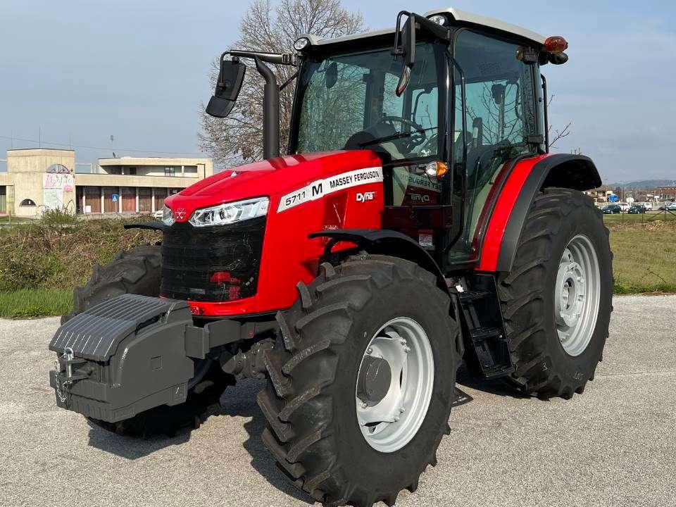 Massey Ferguson 5711 DYNA4 4X4 Foto 1