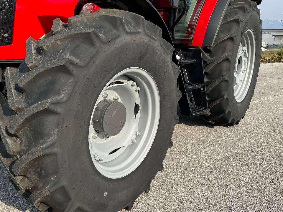 Massey Ferguson 5711 DYNA4 4X4 Foto 4