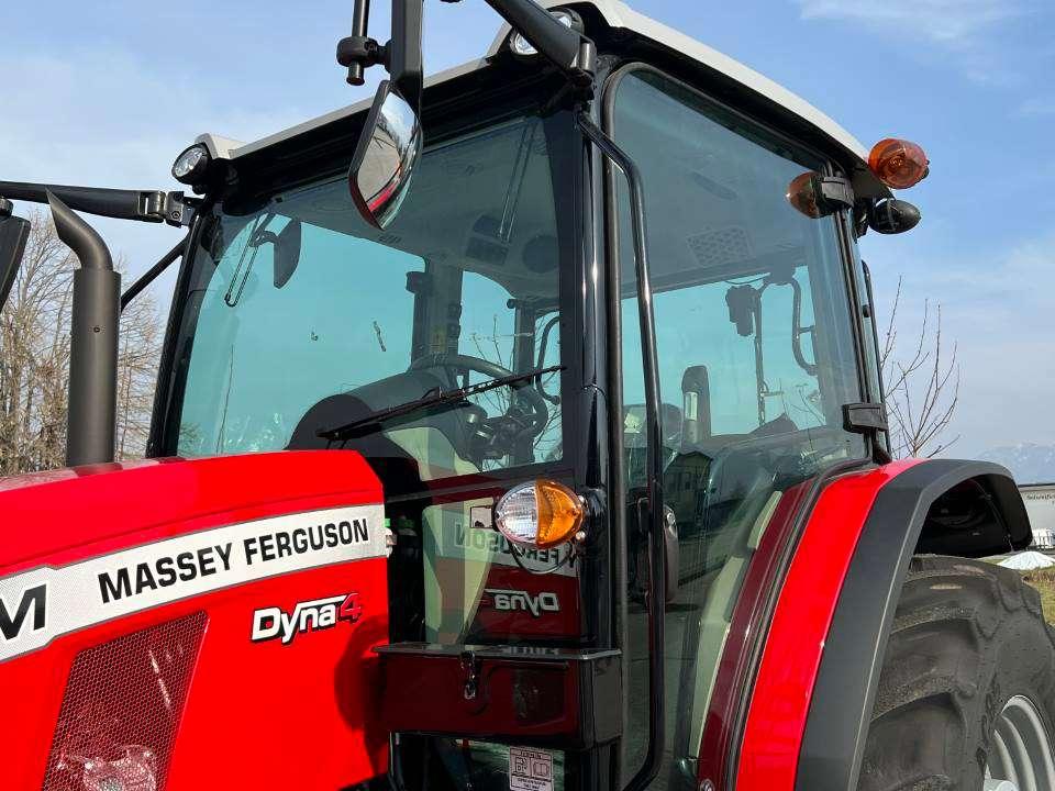 Massey Ferguson 5711 DYNA4 4X4 Foto 5