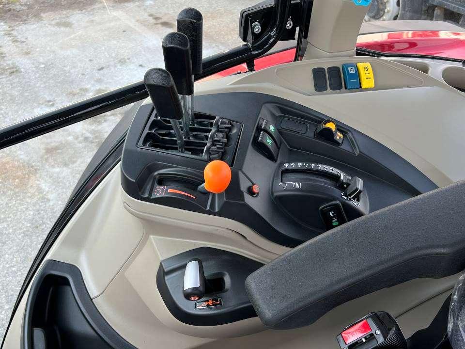 Massey Ferguson 5711 DYNA4 4X4 Foto 6