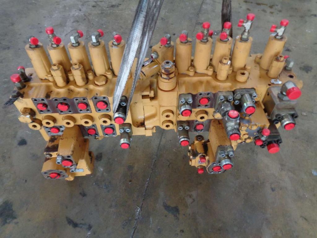 Distributore idraulico per Caterpillar 318 C Foto 1