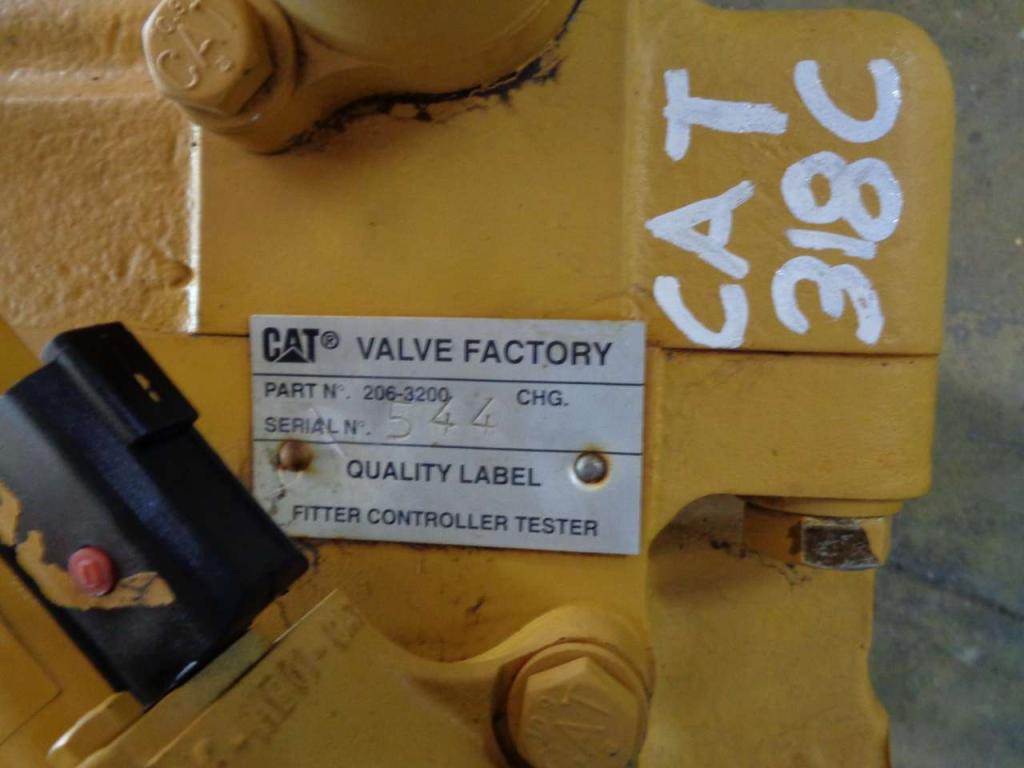 Distributore idraulico per Caterpillar 318 C Foto 2