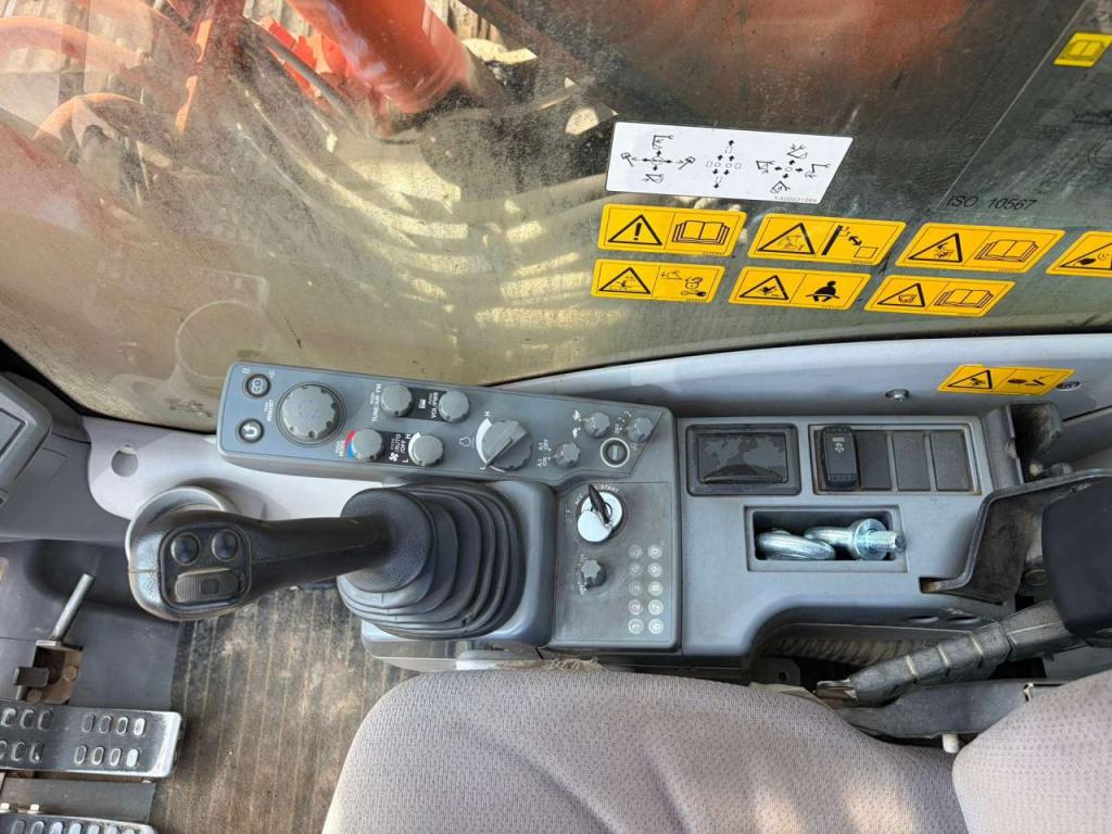 Hitachi ZX300LCN-6 Foto 24