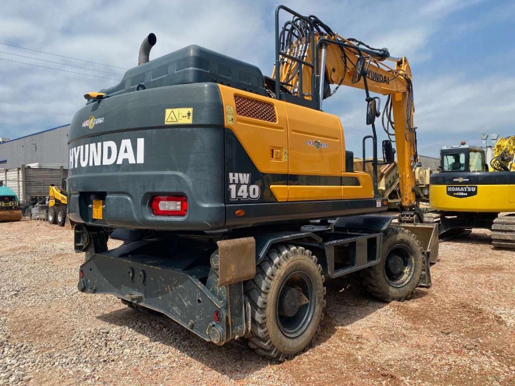 Hyundai HW140 - Escavatore gommato in vendita a Verona da Emme Service Srl