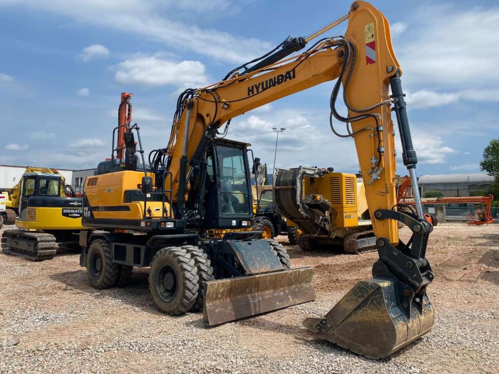 Hyundai HW140 - Escavatore gommato in vendita a Verona da Emme Service Srl