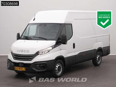 Iveco Daily 35S18 3.0L Automaat L2H2 180PK ACC Airco Cruise Camera Parkeersensoren CarPlay Stoelverwarmin in vendita da BAS World B.V.