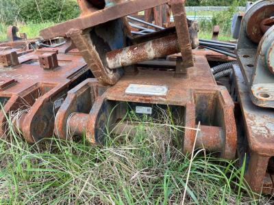 S2 for 25-32 ton excavators Attachment plate in vendita da Balavto