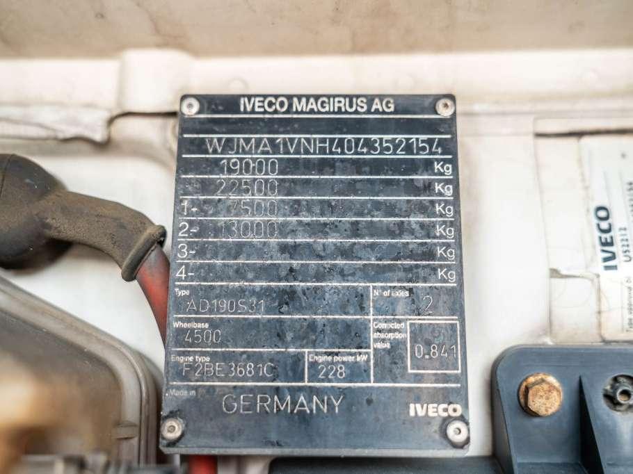 Iveco STRALIS 310- E5 + HMF 1110 K2 Foto 16