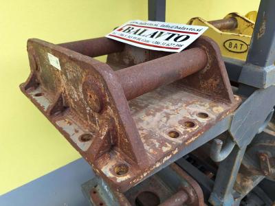 UNI70 for 12-18 ton excavators Attachment plate in vendita da Balavto