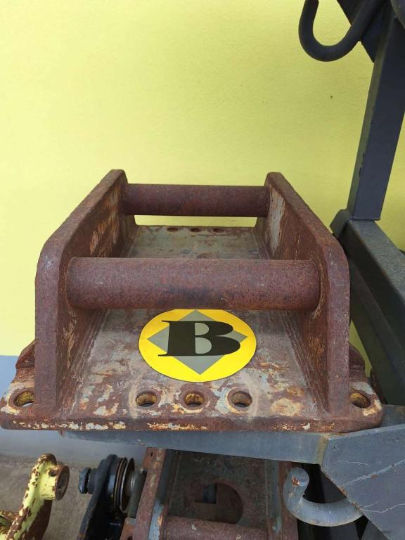 UNI70 for 12-18 ton excavators Attachment plate Foto 3