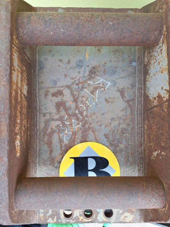 UNI70 for 12-18 ton excavators Attachment plate Foto 4