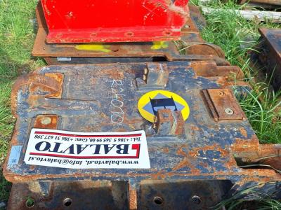 S2 for 25-32 ton excavators Attachment plate in vendita da Balavto