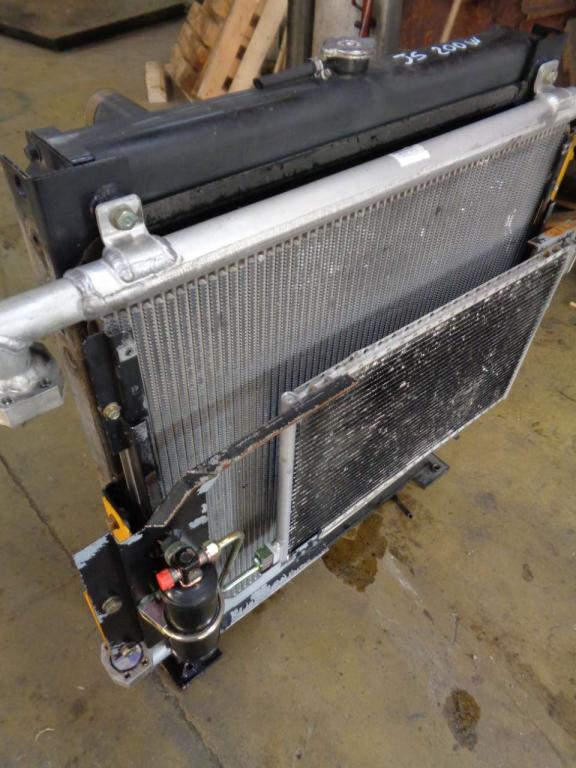 Radiatore olio idraulico per JCB JS 200W Foto 2