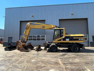 Caterpillar M320 complete with 4 buckets and hammer available in vendita da Big Machinery