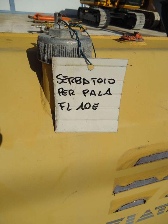 Serbatoio gasolio e olio idraulico per Fiat Allis FL10E Foto 4