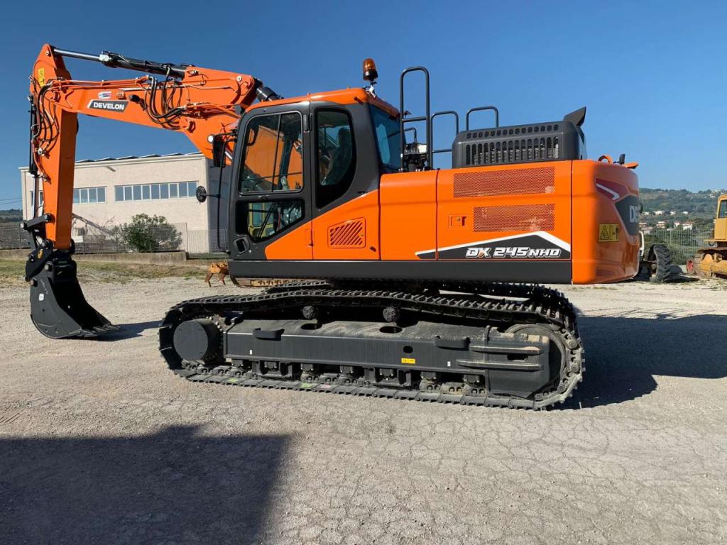 Develon DX245 NHD Foto 2