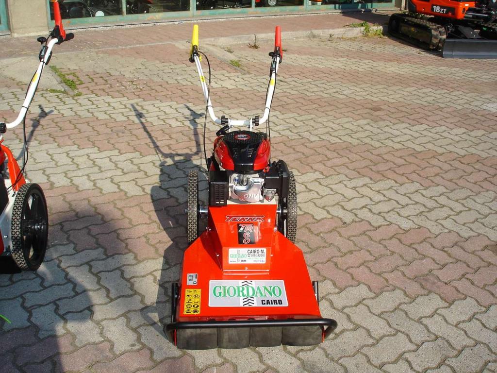 Tekna TRIMMER SFALCIATUTTO SEMOVENTE CON RUOTE MOTRICI TEKNA TR 60 Foto 10