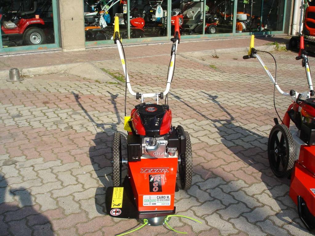 Tekna TRIMMER SFALCIATUTTO SEMOVENTE CON RUOTE MOTRICI TEKNA TR 60 Foto 2