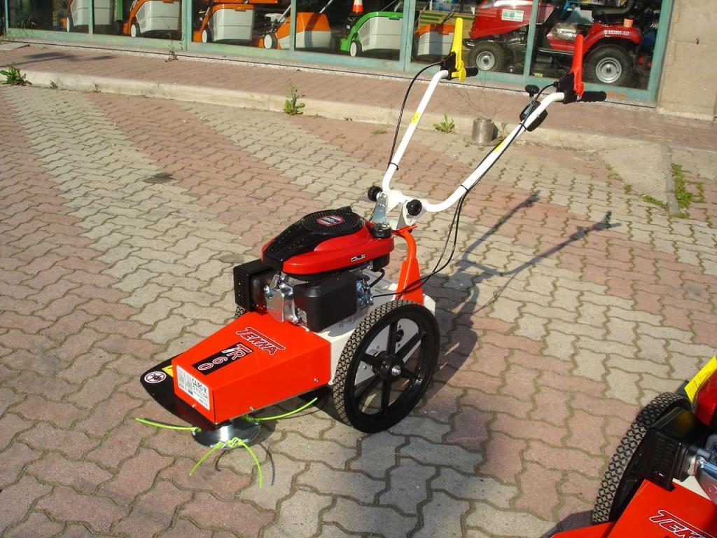 Tekna TRIMMER SFALCIATUTTO SEMOVENTE CON RUOTE MOTRICI TEKNA TR 60 Foto 3