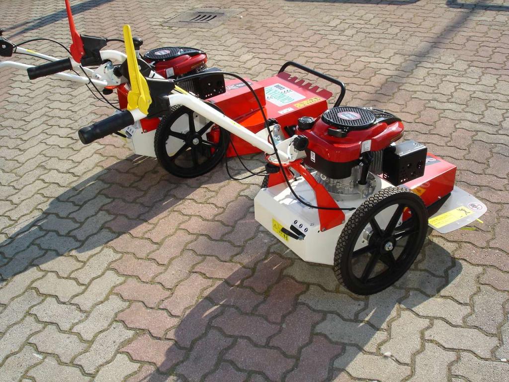 Tekna TRIMMER SFALCIATUTTO SEMOVENTE CON RUOTE MOTRICI TEKNA TR 60 Foto 6