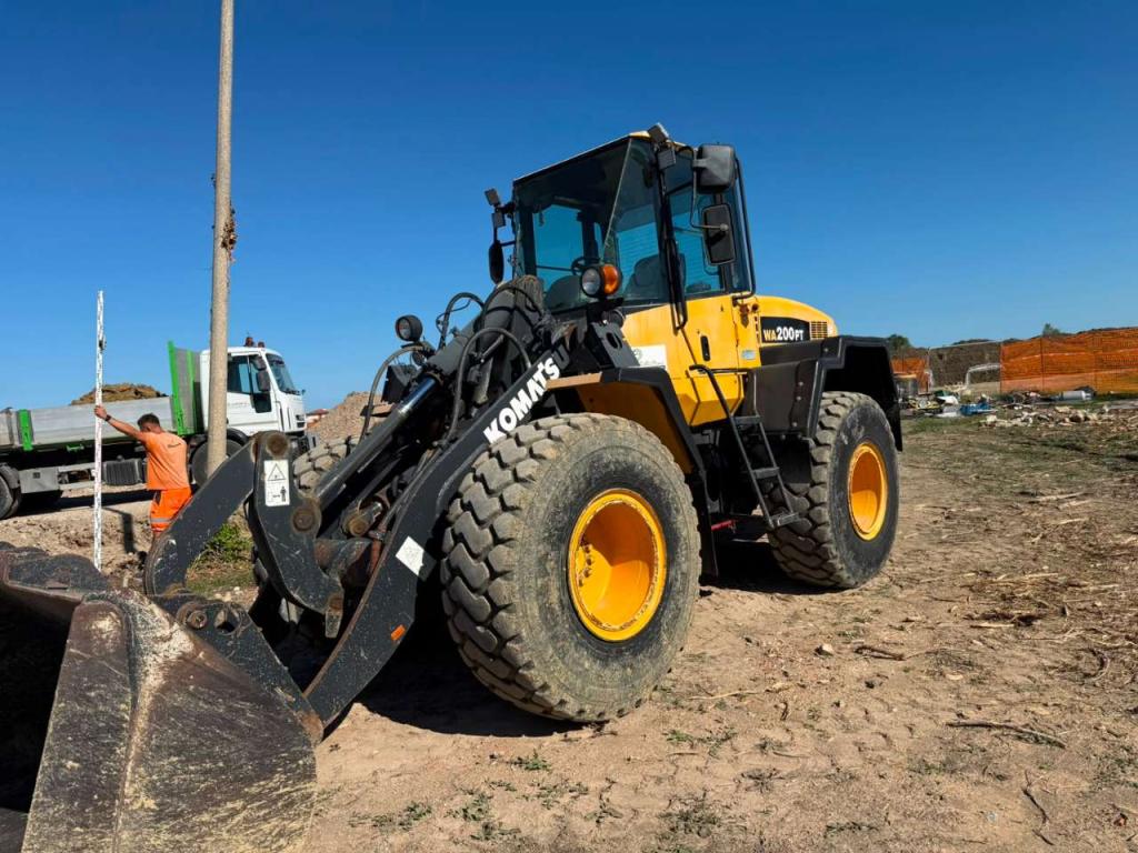 Komatsu WA200PT-5 Foto 1