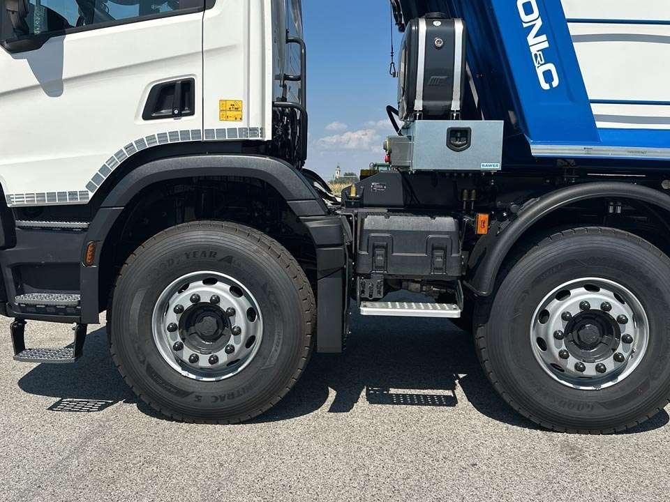 Scania P500 XT 8x4 Foto 4