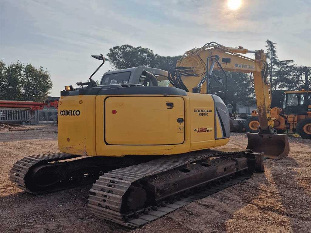 New Holland E135BSR-2 Foto 4