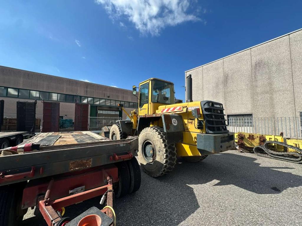 Komatsu WA270 Foto 1