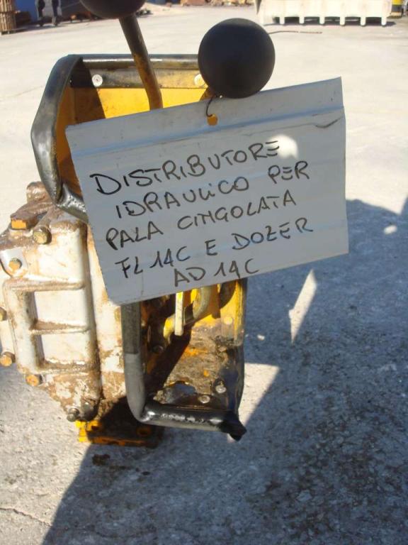 Distributore idraulico per Fiat Allis FL14C e DOZER AD14C Foto 2