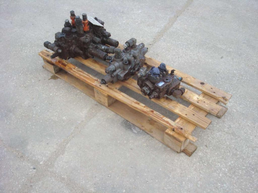 Distributore idraulico per Hitachi ZW220 Foto 4