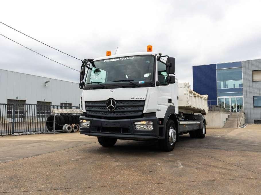 Mercedes-Benz ATEGO 1624 L + HIAB Foto 1