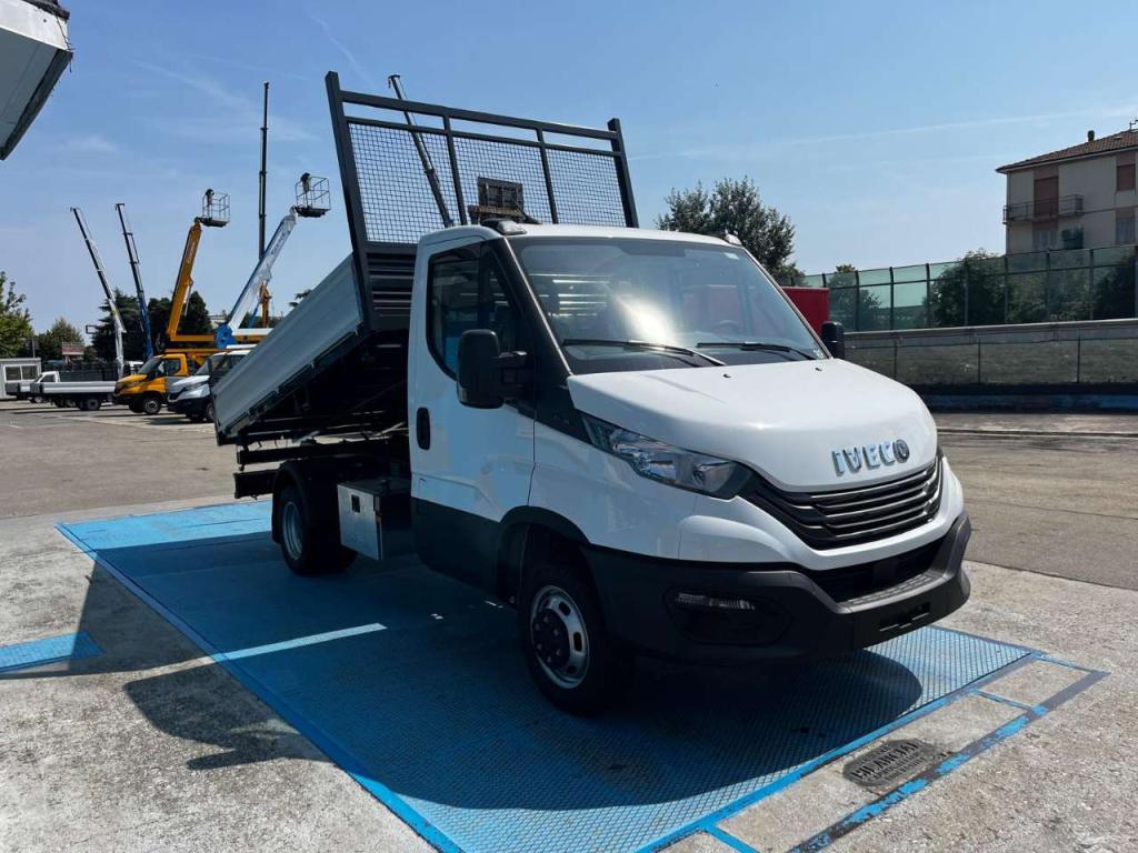 Iveco Daily 35-160 concassone ribaltabile trilaterale Foto 3