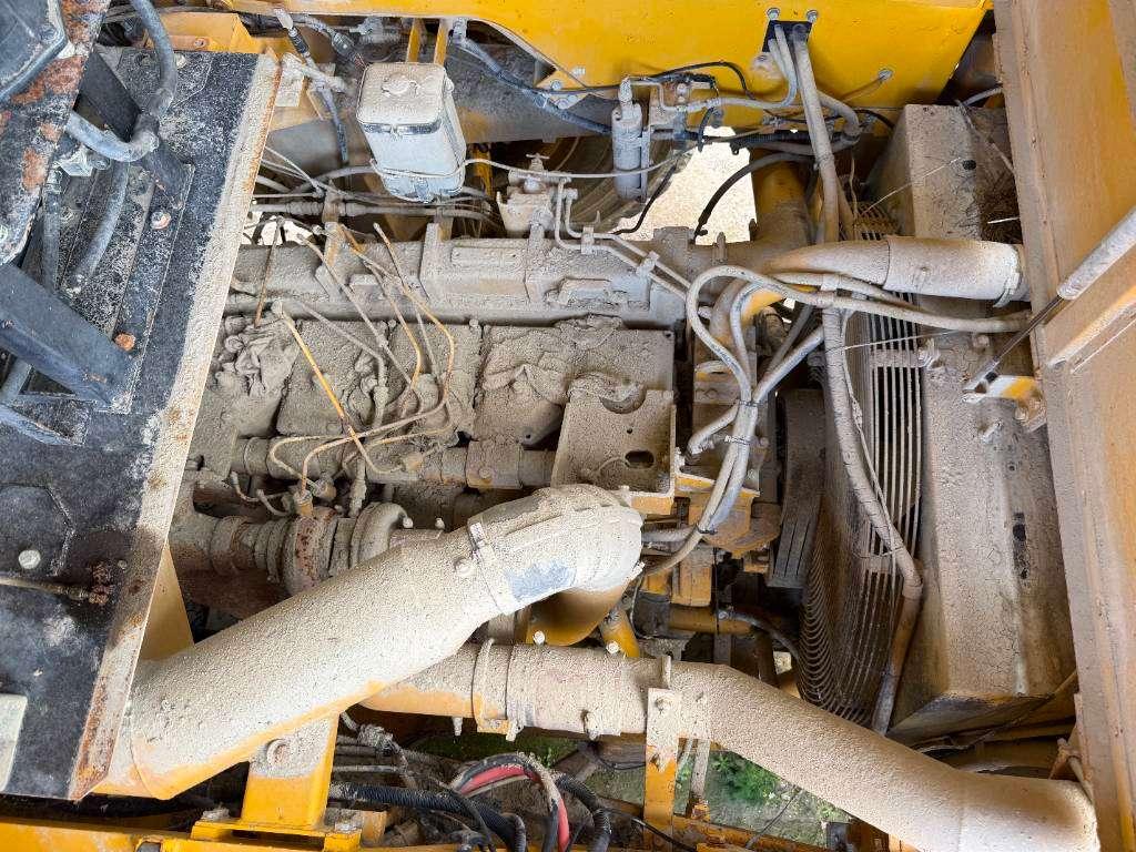 Komatsu HD605-5 **Engine broken** Spare parts for sale! Foto 18
