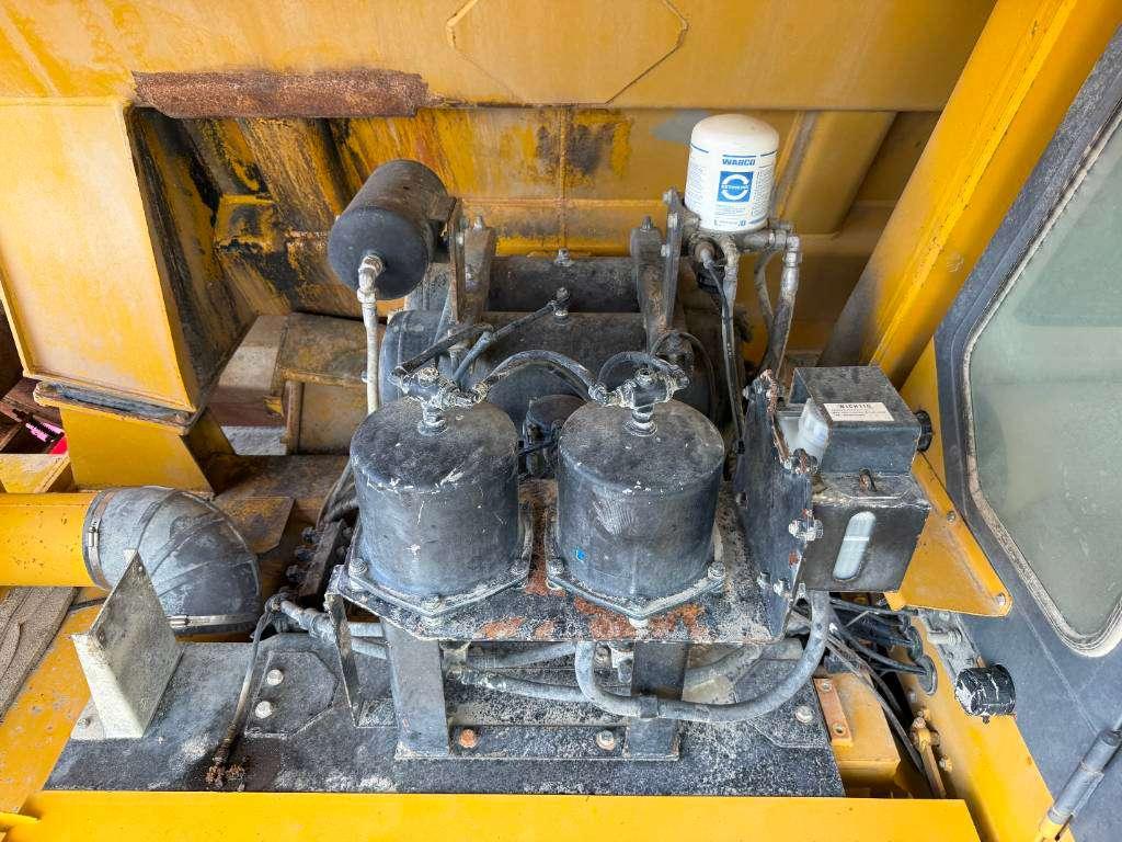 Komatsu HD605-5 **Engine broken** Spare parts for sale! Foto 20
