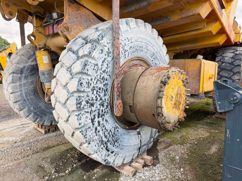 Komatsu HD605-5 **Engine broken** Spare parts for sale! Foto 25