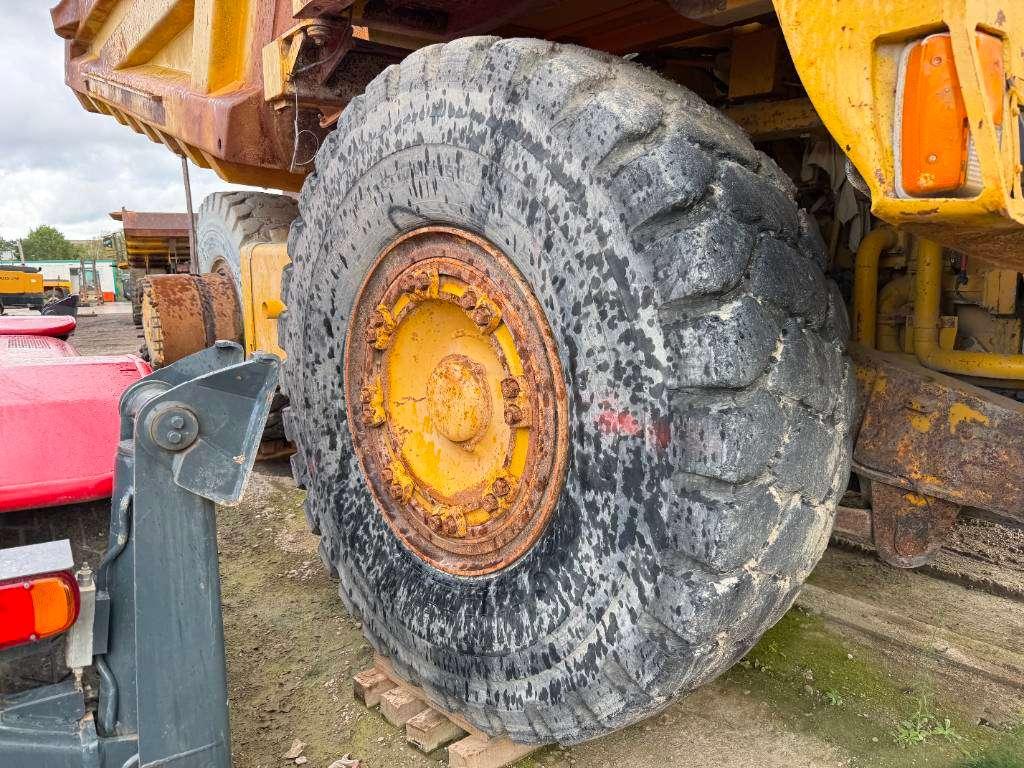 Komatsu HD605-5 **Engine broken** Spare parts for sale! Foto 26