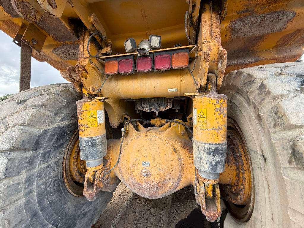 Komatsu HD605-5 **Engine broken** Spare parts for sale! Foto 28