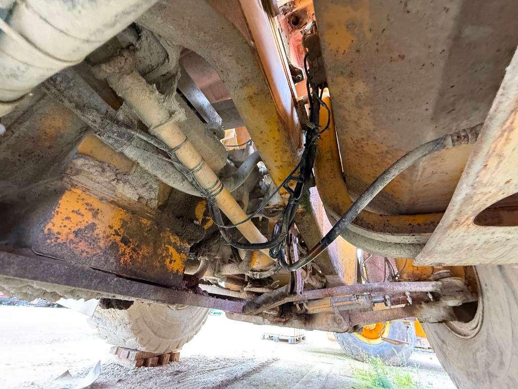 Komatsu HD605-5 **Engine broken** Spare parts for sale! Foto 30
