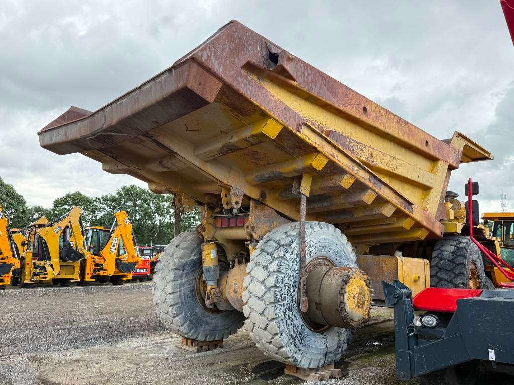 Komatsu HD605-5 **Engine broken** Spare parts for sale! Foto 5