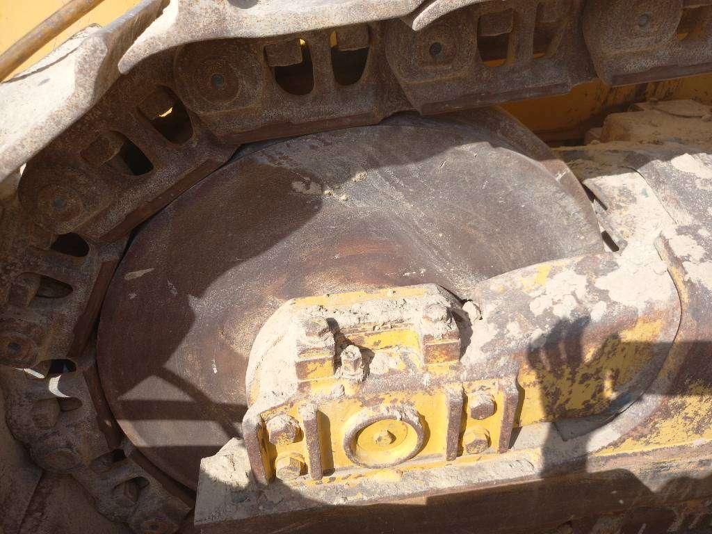 Komatsu D155A-6R (4pcs available for sale in Abu Dhabi) Foto 13