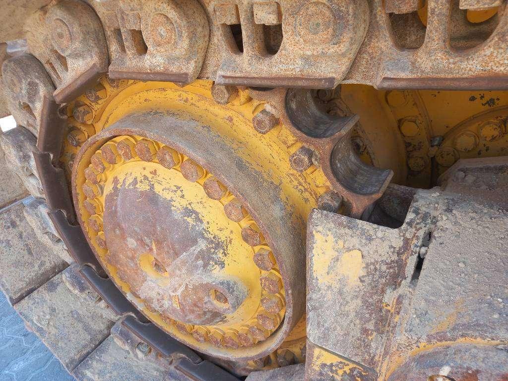 Komatsu D155A-6R (4pcs available for sale in Abu Dhabi) Foto 16