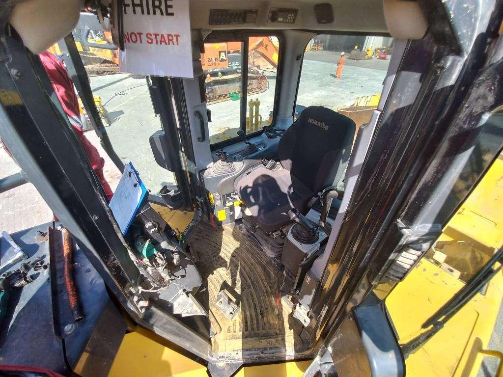 Komatsu D155A-6R (4pcs available for sale in Abu Dhabi) Foto 18