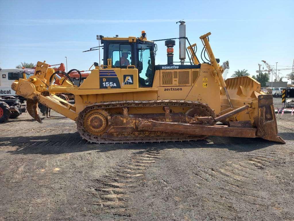 Komatsu D155A-6R (4pcs available for sale in Abu Dhabi) Foto 2