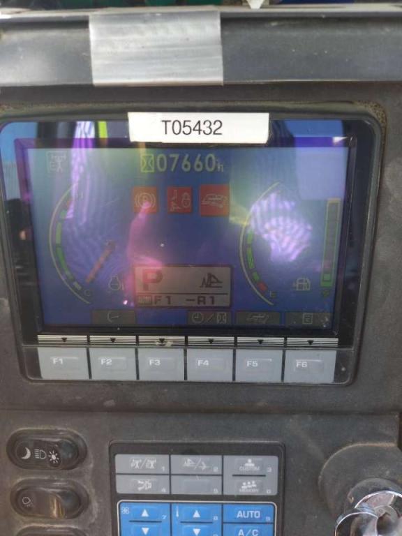 Komatsu D155A-6R (4pcs available for sale in Abu Dhabi) Foto 20