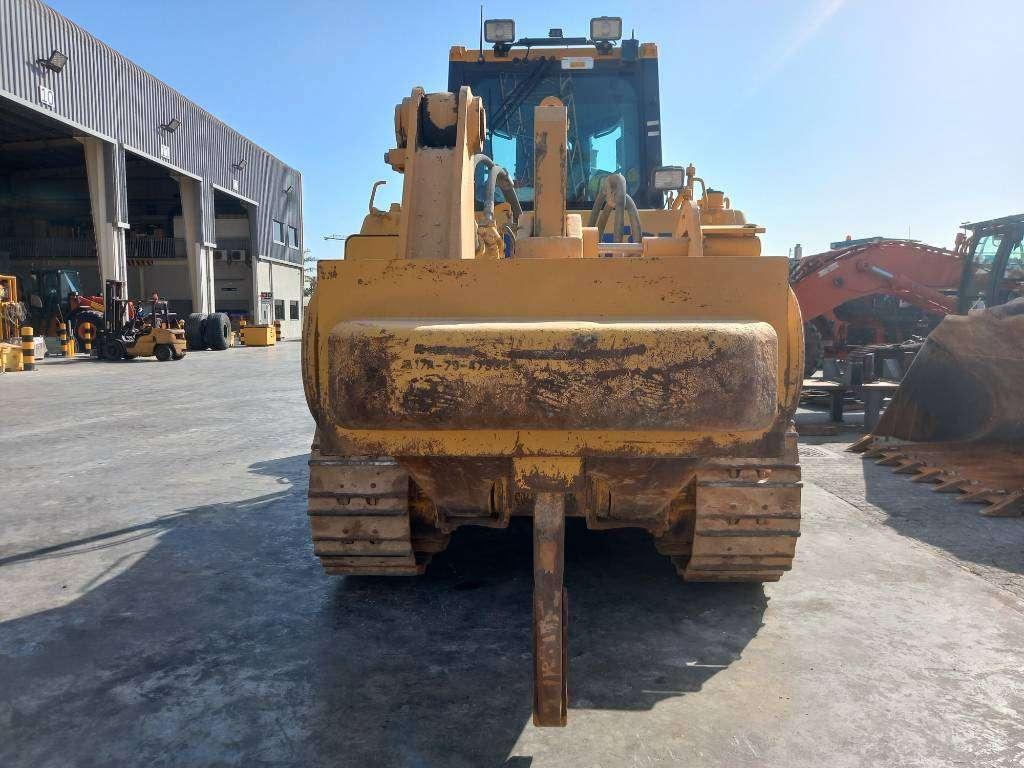 Komatsu D155A-6R (4pcs available for sale in Abu Dhabi) Foto 3